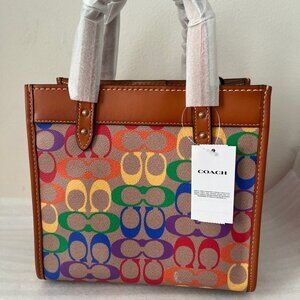 New Coach Field Tote 22 in Rainbow 🌈 signature canvas